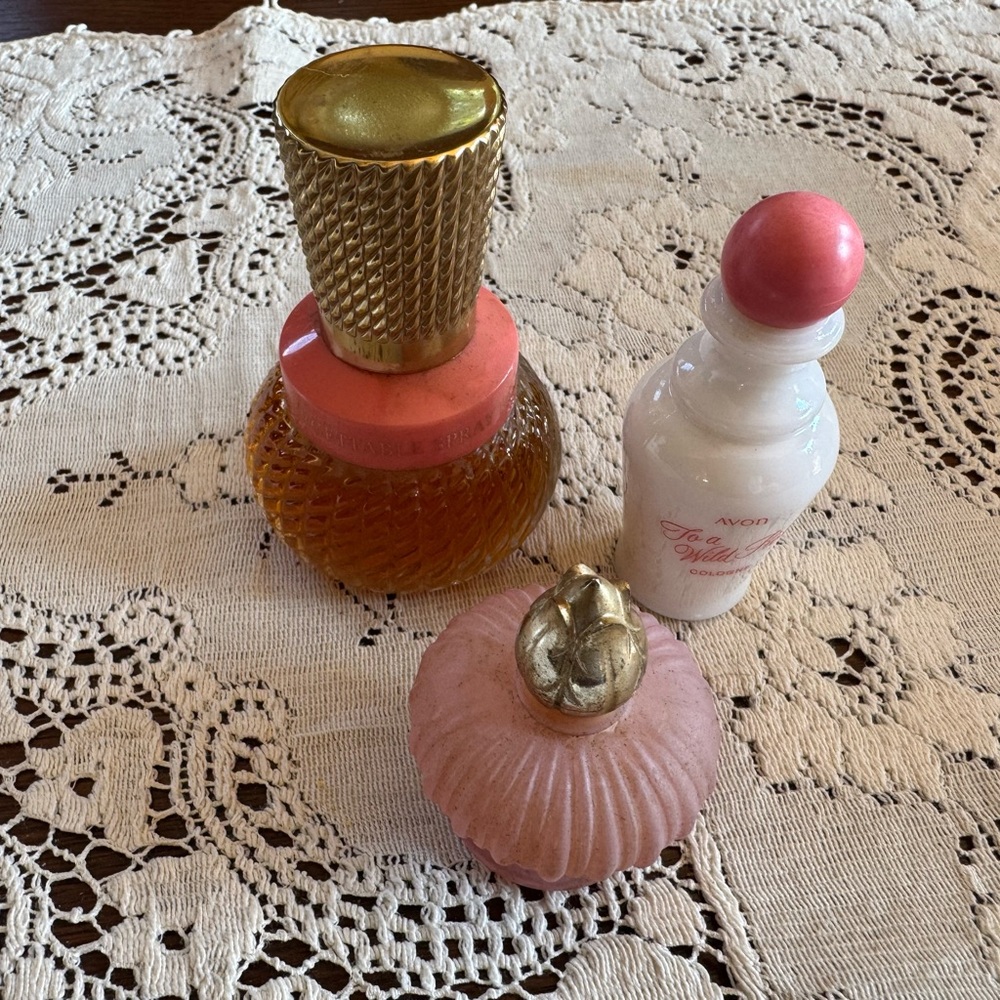 Avon Elusive Cologne Bottle in Soft Pink